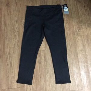 NEW Under armour cropped yoga leggings